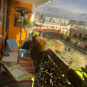 Séjour chez l'habitant A L'ombre De La Tour Eiffel Au Bord De La Seine, Paris